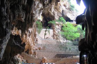 Kingfisher caves 燕子洞